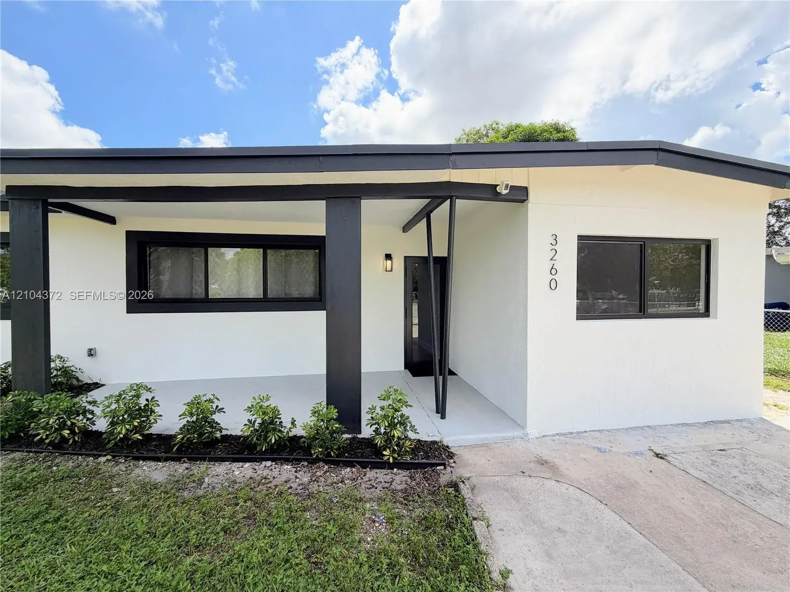 3260 NW 4th St, Lauderhill FL 33311