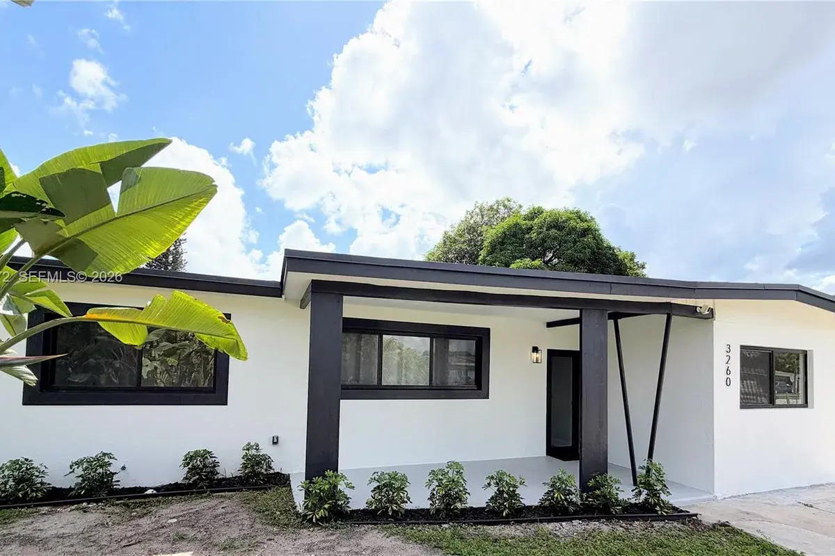 3260 NW 4th St, Lauderhill FL 33311