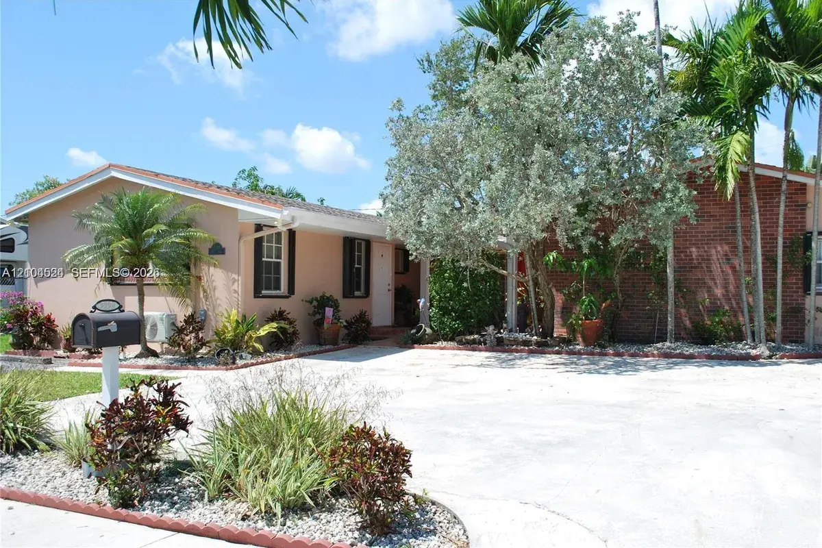 9990 Marlin Rd, Cutler Bay FL 33157