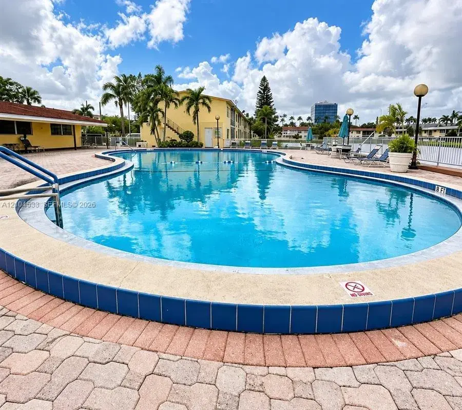 2800 NE 203rd St # 3, Aventura FL 33180