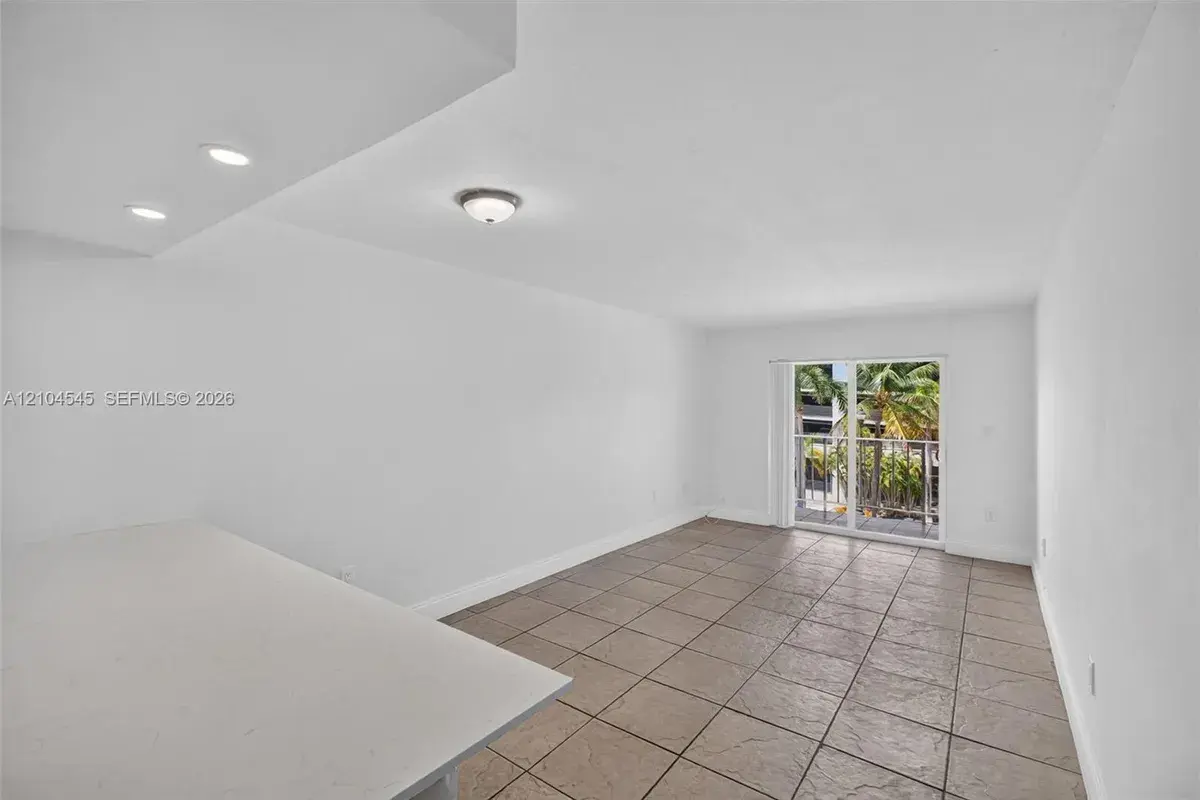 453 SW 2nd St # 301C, Miami FL 33130