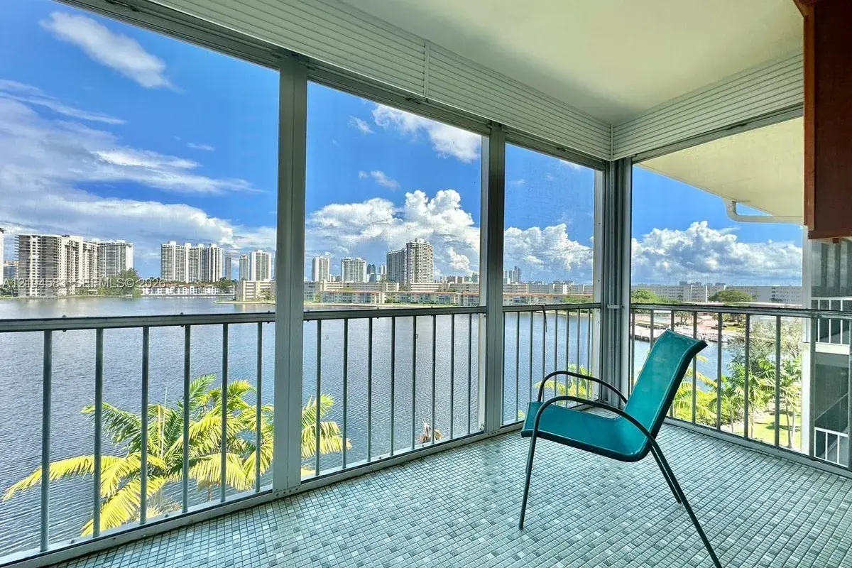 2861 Leonard Dr # F605, Aventura FL 33160