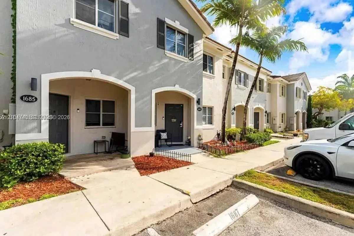 1687 SE 30th St, Homestead FL 33035