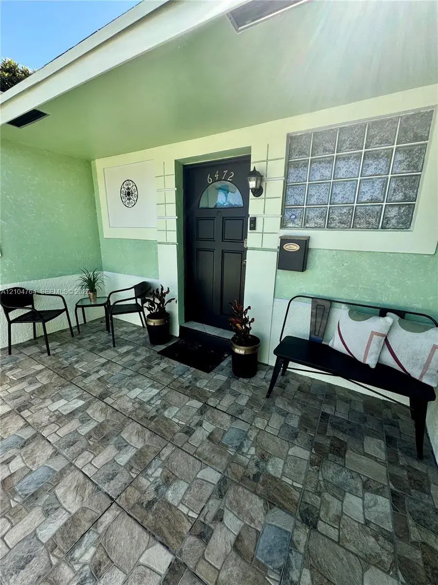 6472 SW 10th Ct, North Lauderdale FL 33068