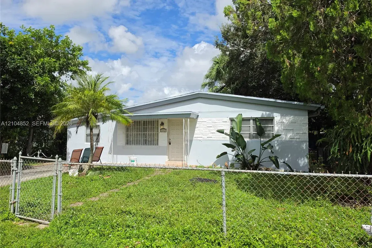 5701 Raleigh St, Hollywood FL 33021
