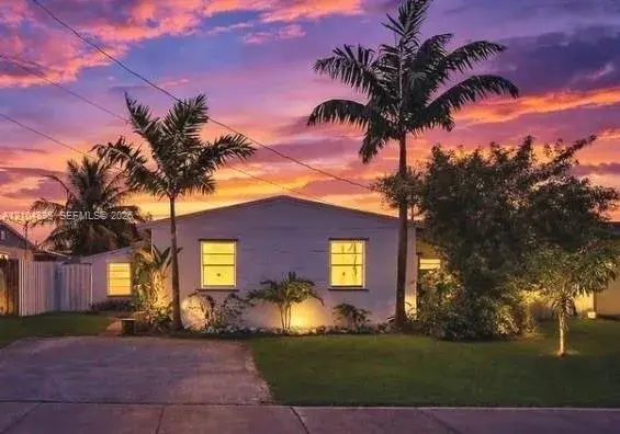 2718 Sherman St, Hollywood FL 33020
