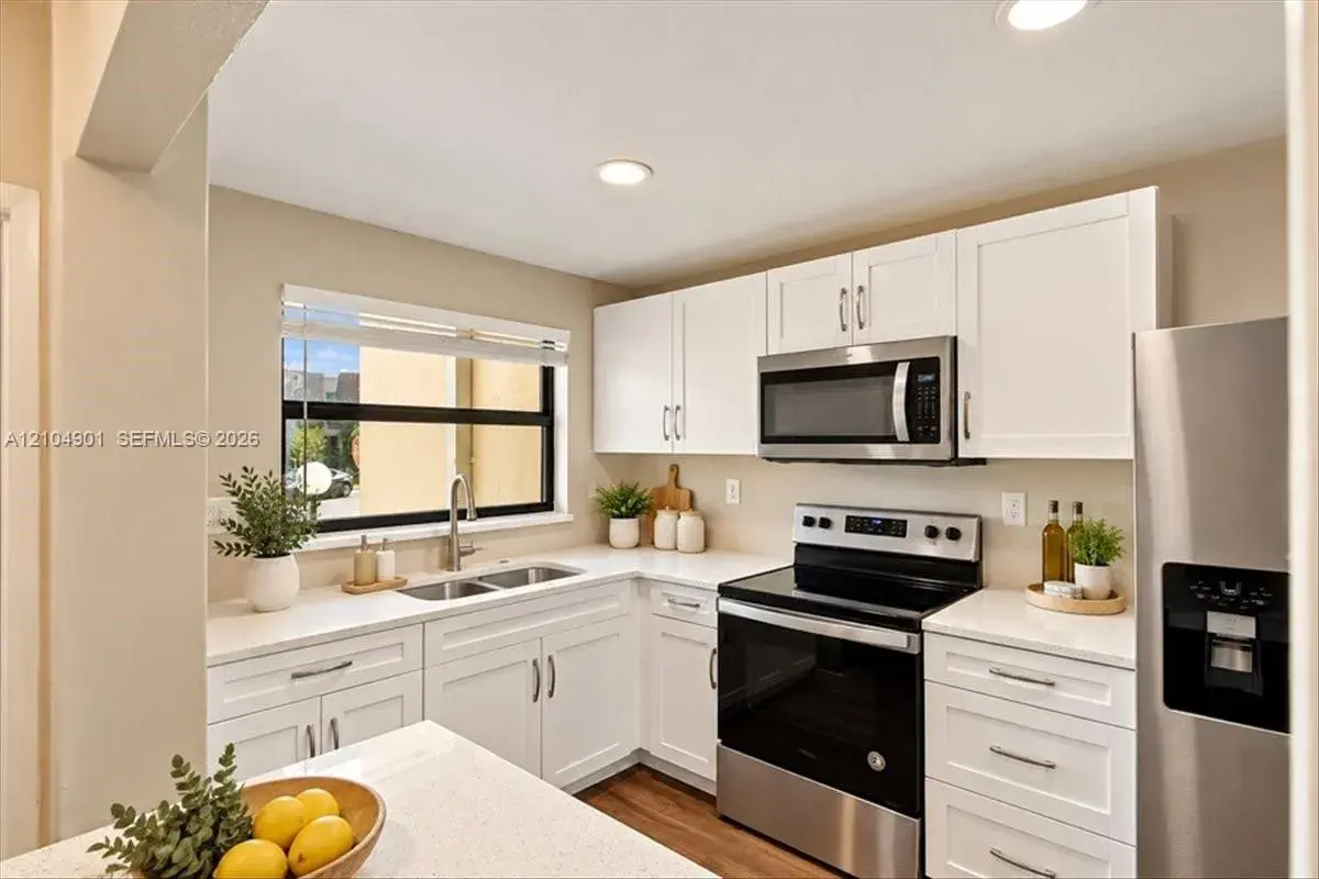 8979 Palm Tree Ln # 8979, Pembroke Pines FL 33024