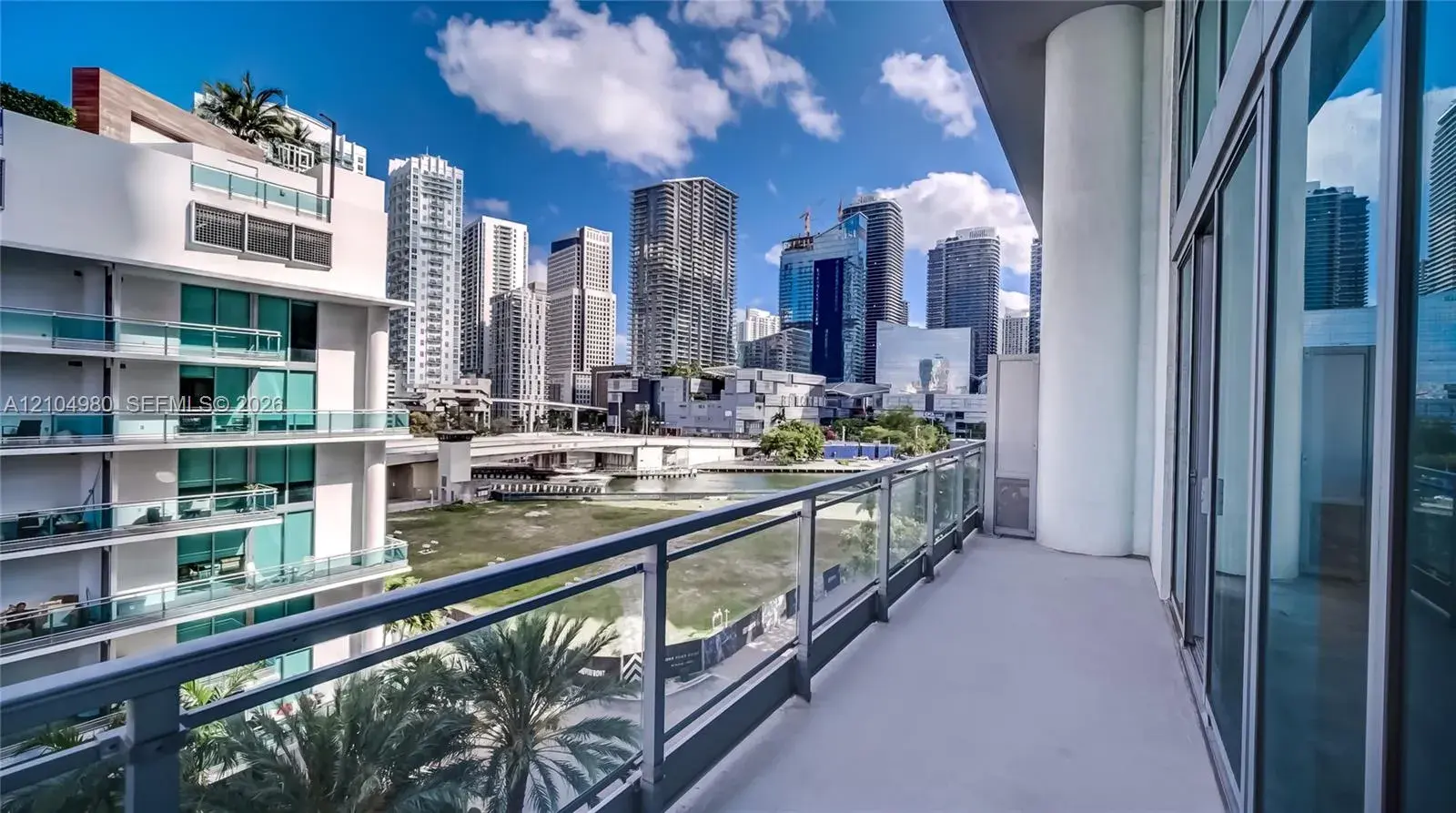90 SW 3rd St, Miami FL 33130
