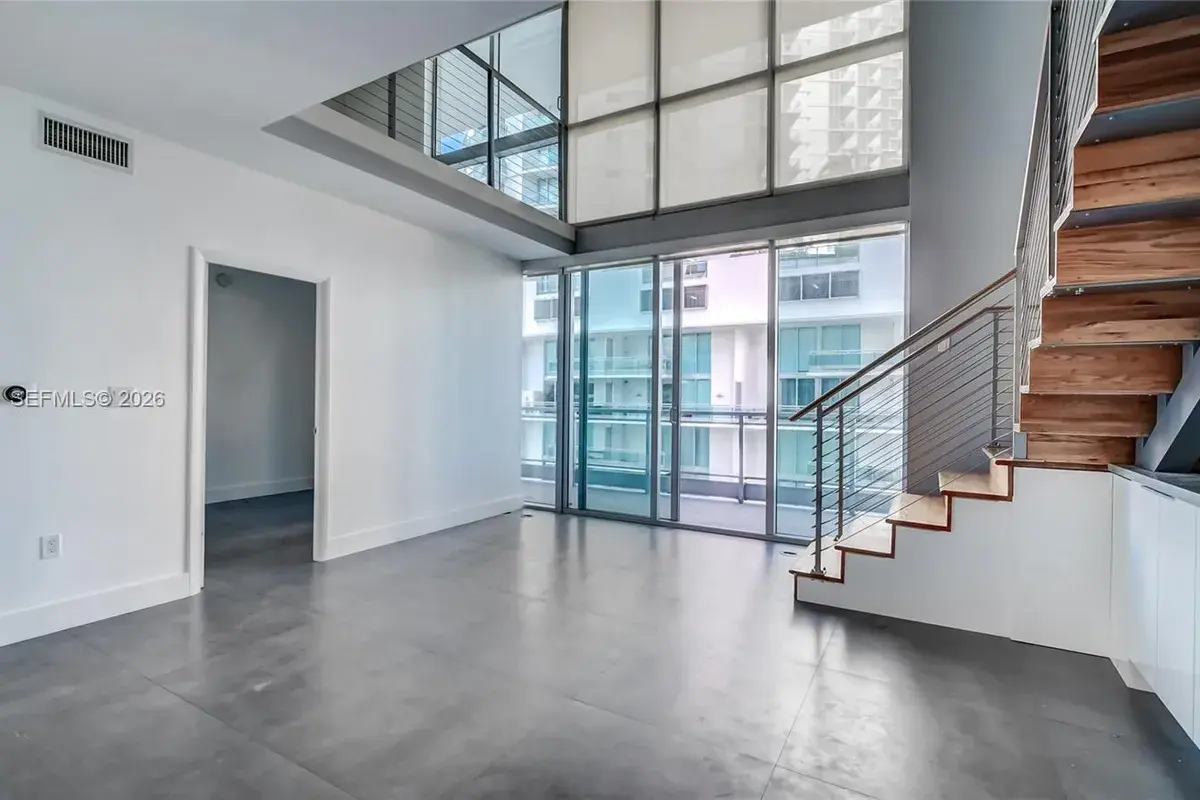 90 SW 3rd St, Miami FL 33130