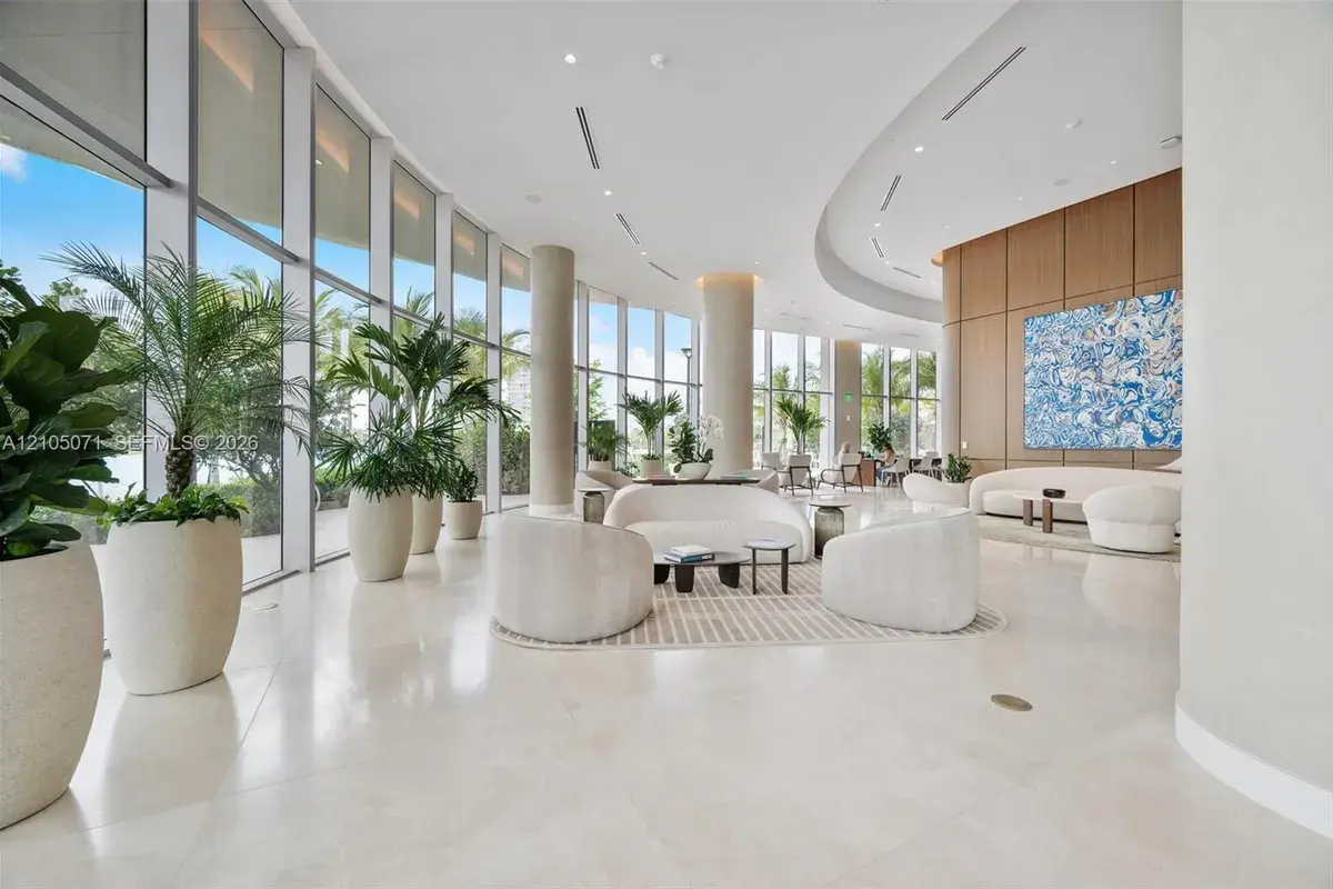 2411 Laguna Circle # 3001, Miami FL 33180