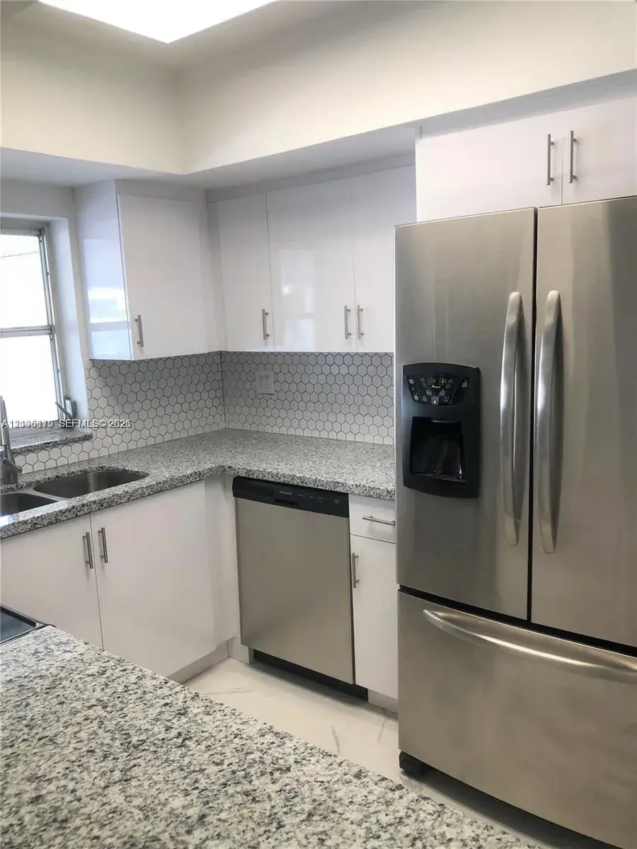 7443 Twin Sabal Dr, Miami Lakes FL 33014