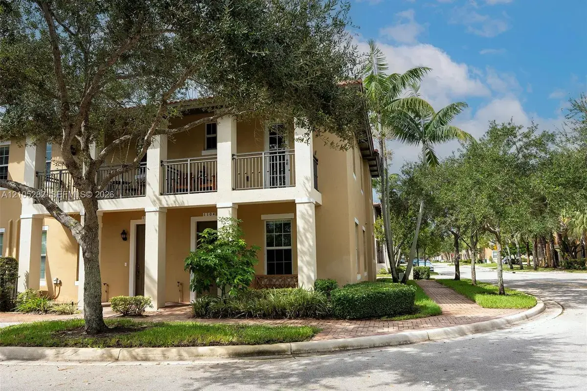 1104 SW 146th Ter, Pembroke Pines FL 33027