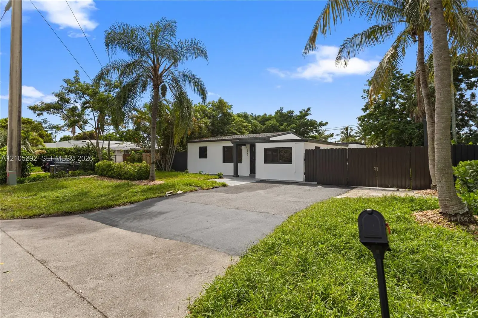1480 NE 28th St, Pompano Beach FL 33064