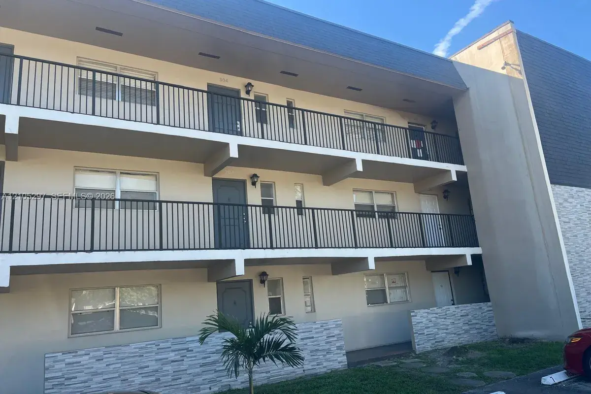 7910 N Colony Cir N # 105, Tamarac FL 33321
