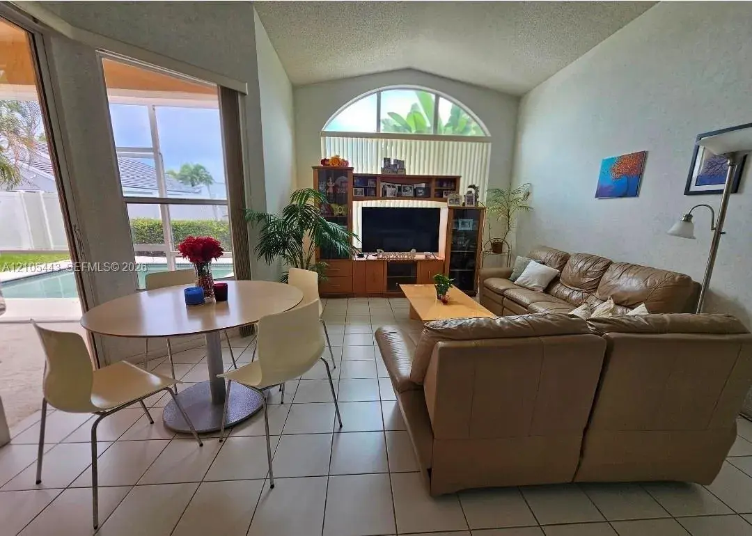 17415 NW 10th St, Pembroke Pines FL 33029