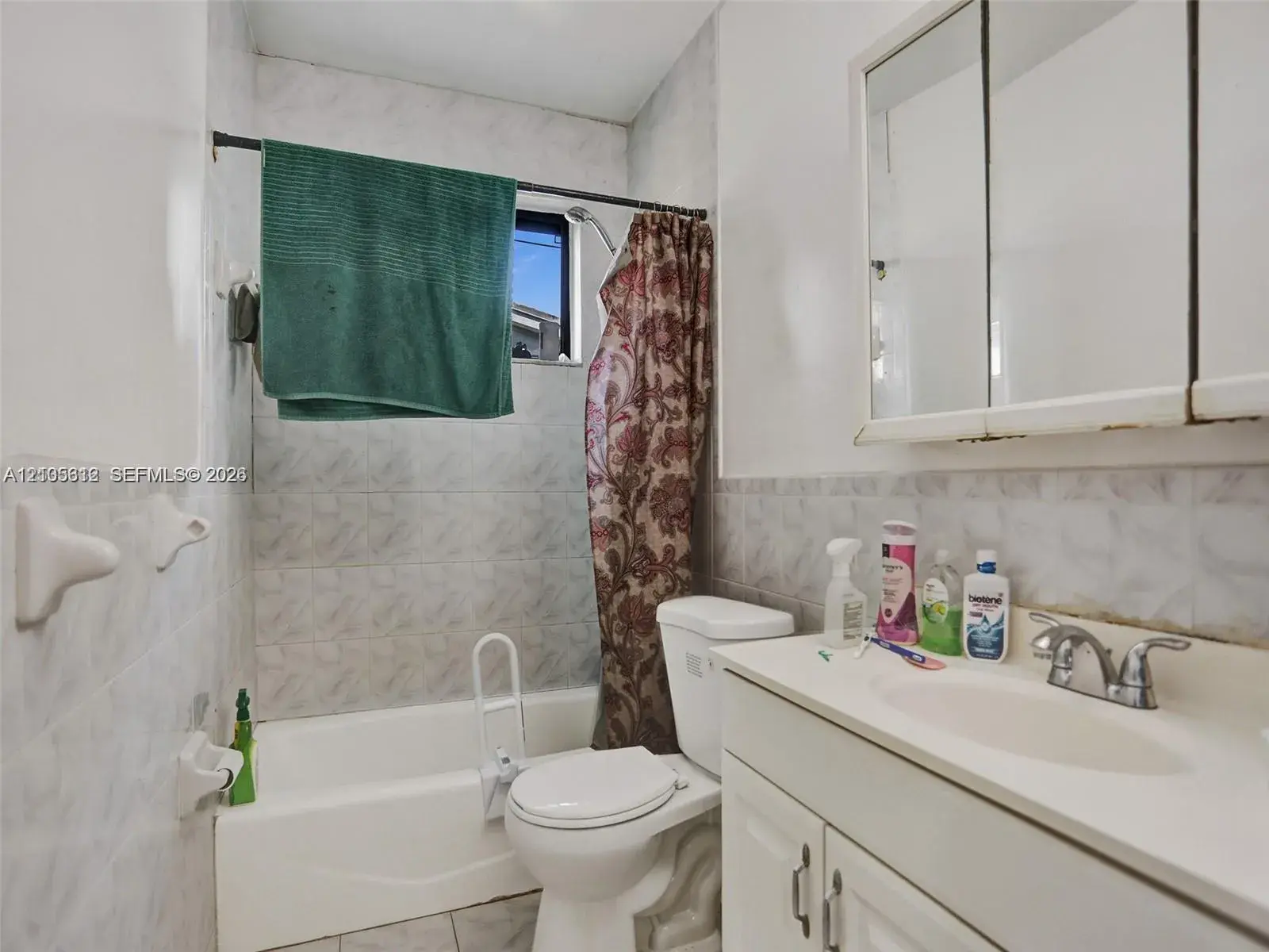 471 NE 180th Dr, North Miami Beach FL 33162