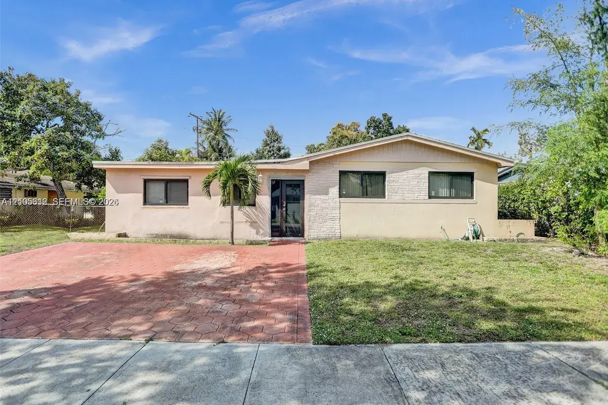 471 NE 180th Dr, North Miami Beach FL 33162