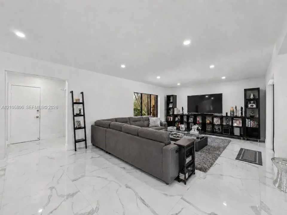 20409 NE 10th Ct Rd, Miami FL 33179