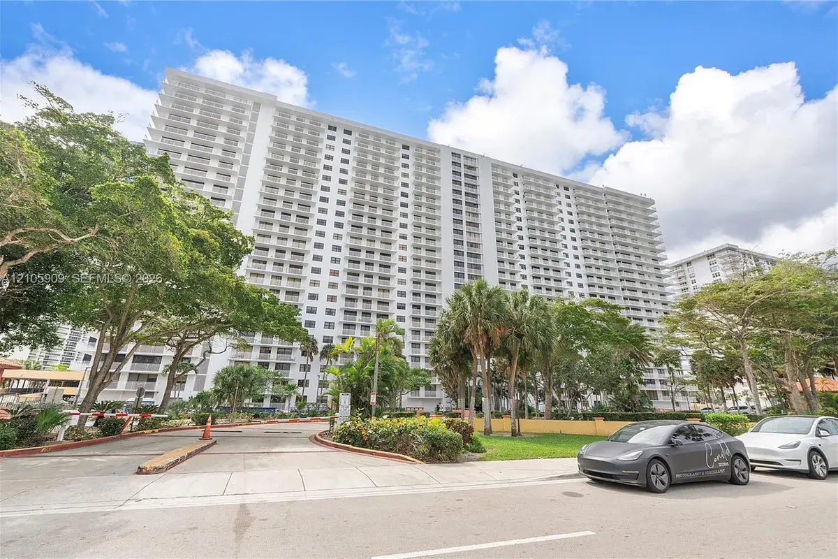 210 174th St # 1610, Sunny Isles Beach FL 33160