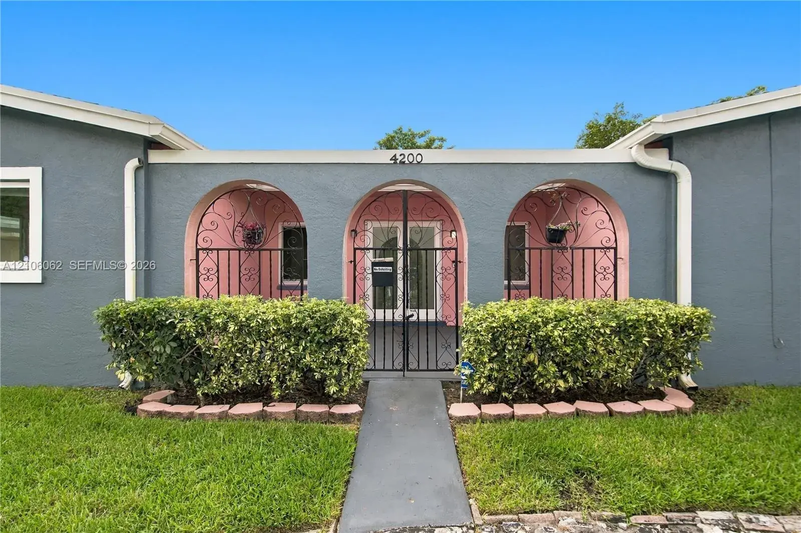 4200 NW 42nd St, Lauderdale Lakes FL 33319