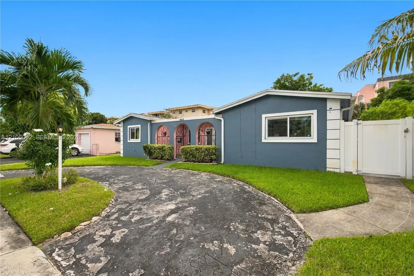 4200 NW 42nd St, Lauderdale Lakes FL 33319