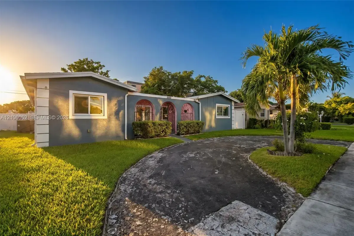 4200 NW 42nd St, Lauderdale Lakes FL 33319