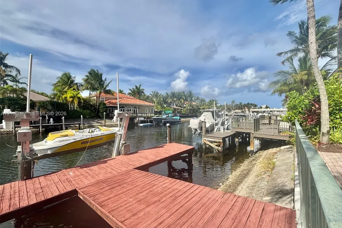 1141 Waterside Ln, Hollywood FL 33019