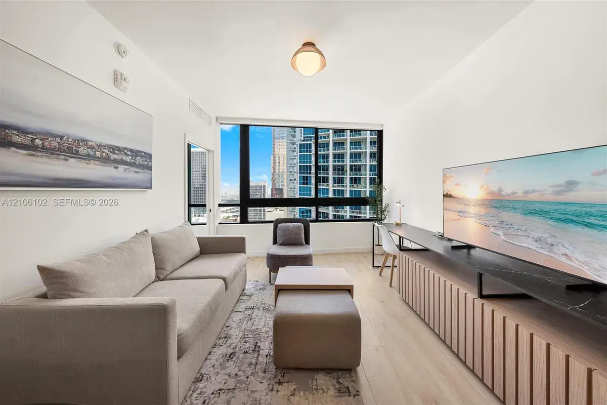 225 N Miami Ave # 3001, Miami FL 33128