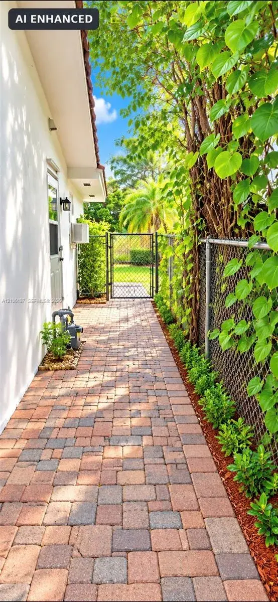 2827 Arthur St, Hollywood FL 33020
