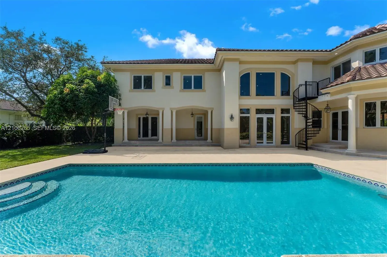673 Destacada Cir, Coral Gables FL 33156