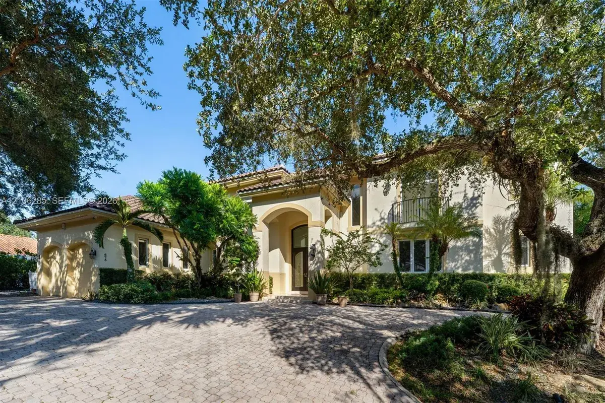 673 Destacada Cir, Coral Gables FL 33156