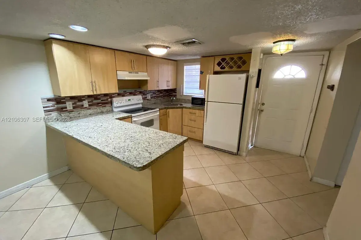 5525 W 26th Ct # 106, Hialeah FL 33016