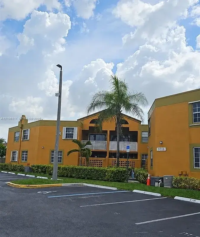 9711 Fontainebleau Blvd # D114, Miami FL 33172