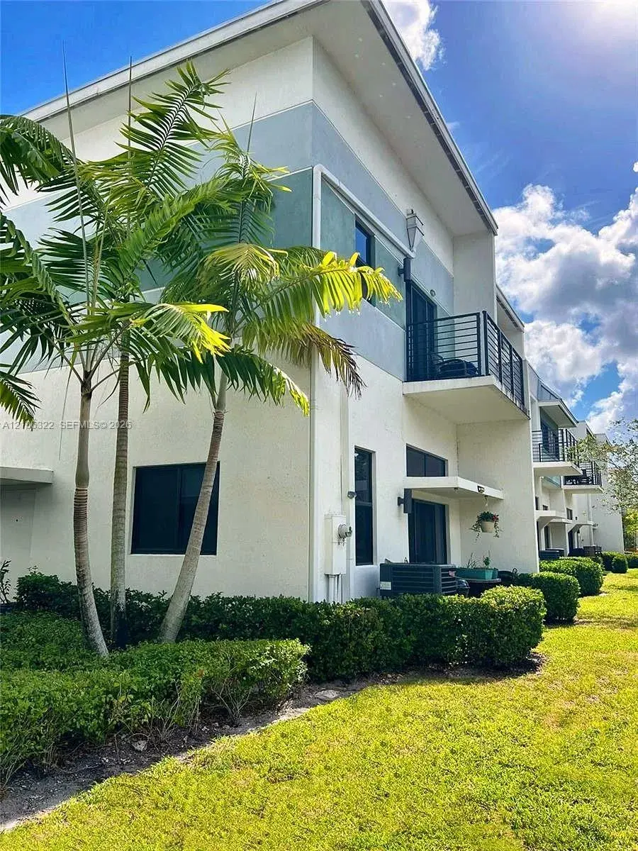 4428 NW 9th St, Plantation FL 33317