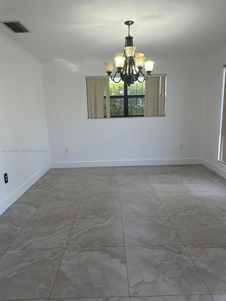 2500 W 8th Ln, Hialeah FL 33010