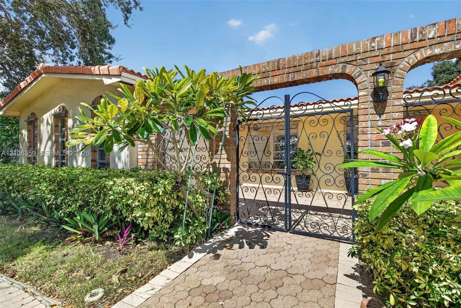 10541 Taft St, Pembroke Pines FL 33026