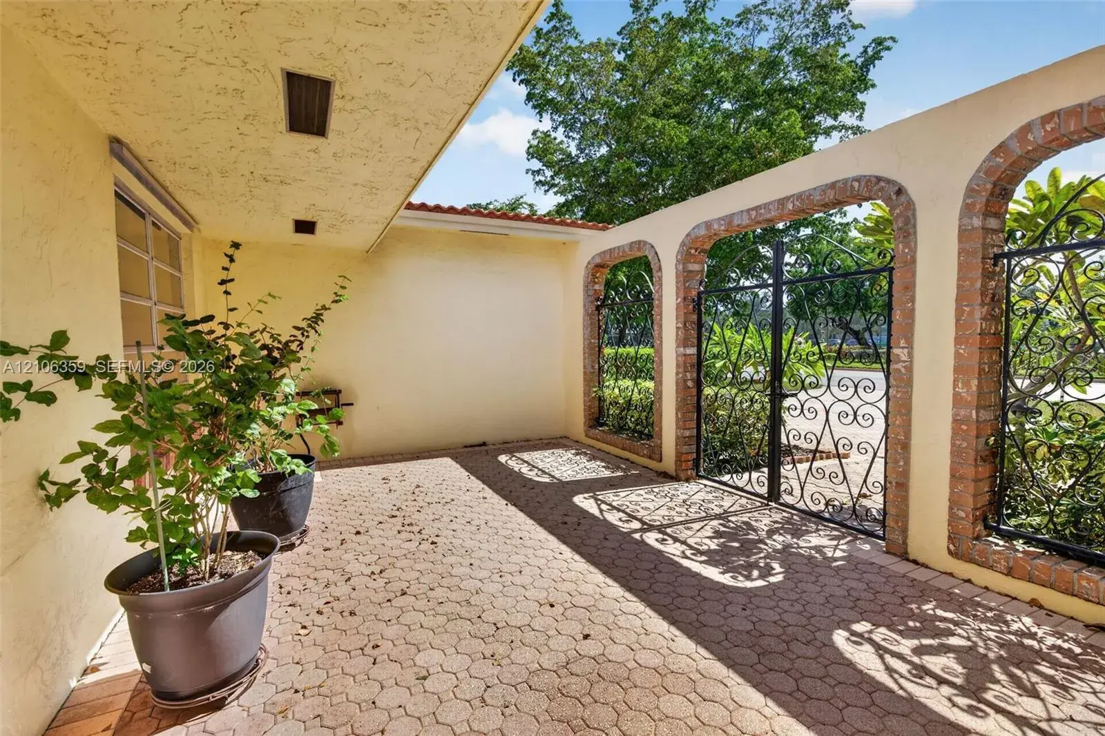 10541 Taft St, Pembroke Pines FL 33026