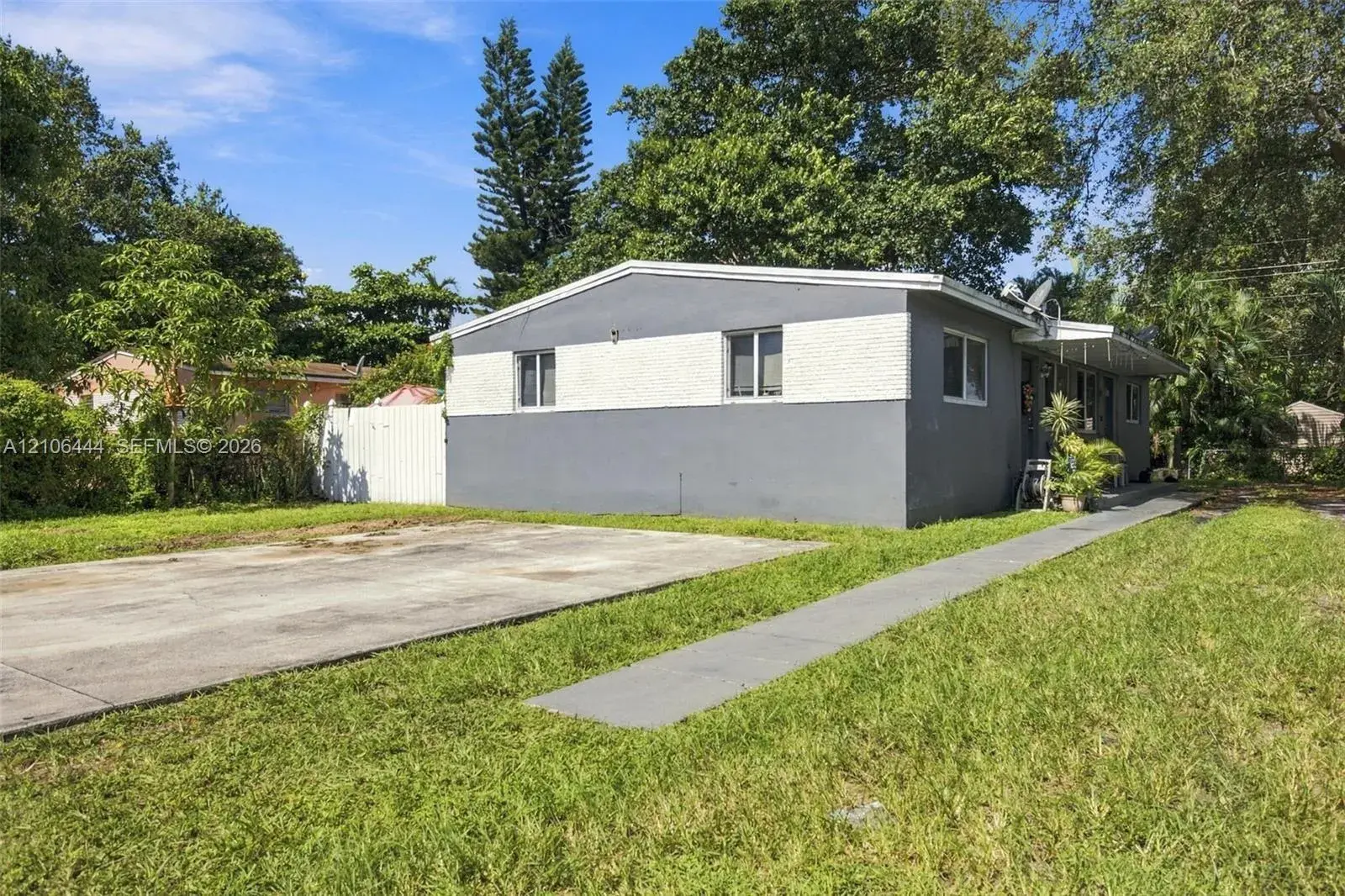 6351 Hayes St, Hollywood FL 33024