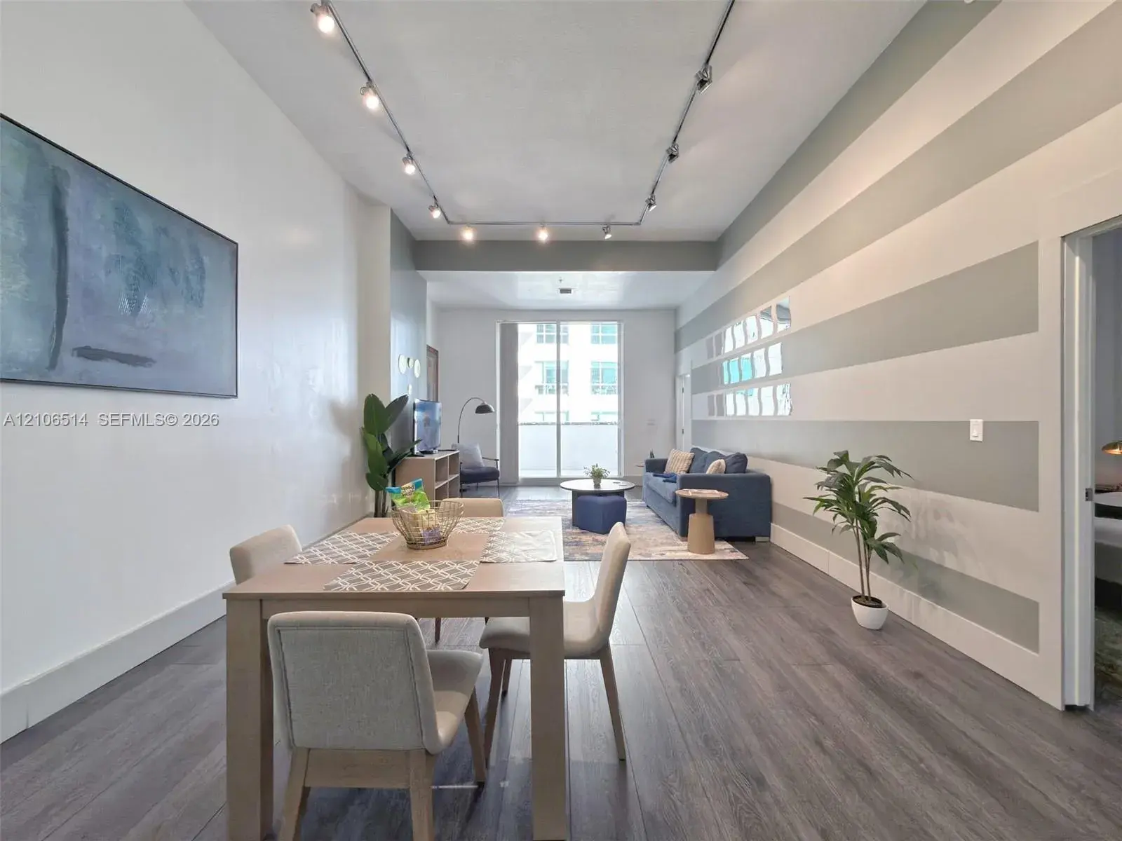 1200 Brickell Bay Dr # 1406, Miami FL 33131