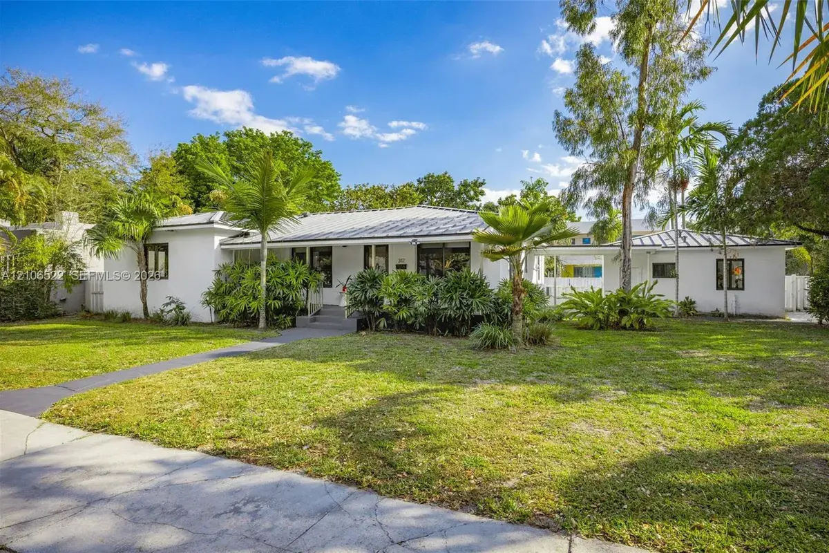 312 NE 90th St, El Portal FL 33138
