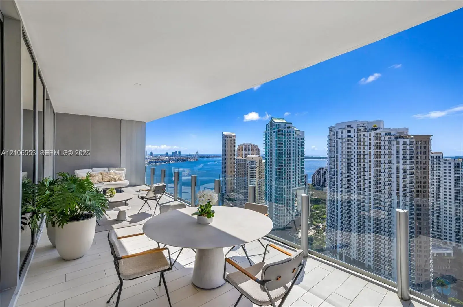 300 Biscayne Boulevard Way # 3002E, Miami FL 33131