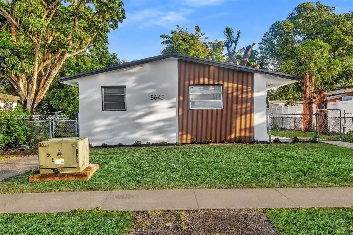 5645 SW 39th St, West Park FL 33023