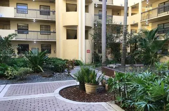 6575 W Oakland Park Blvd # 208, Lauderhill FL 33313