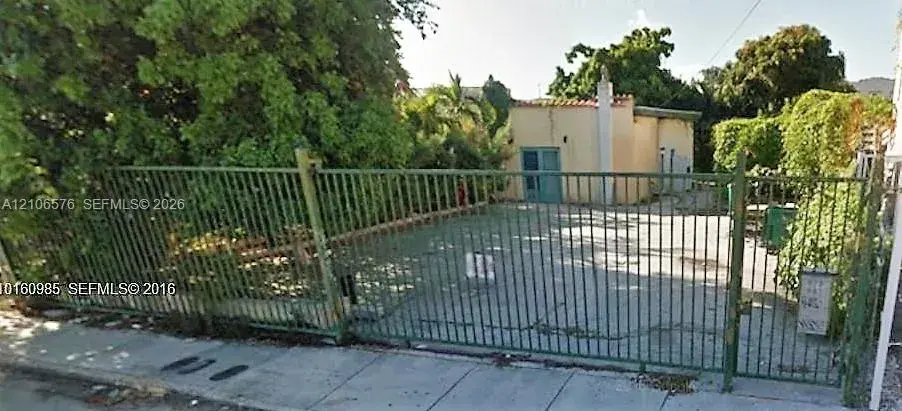 983 SW 6th St, Miami FL 33130