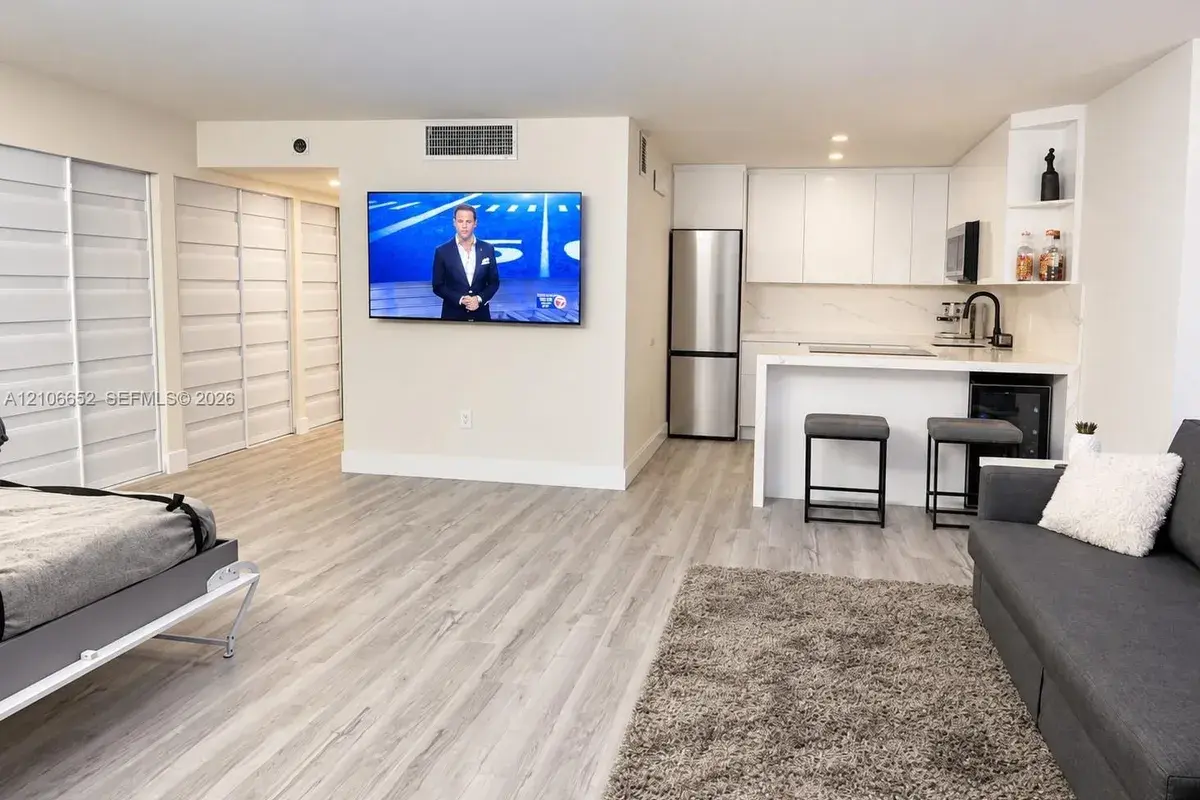 345 Ocean Dr # 325, Miami Beach FL 33139