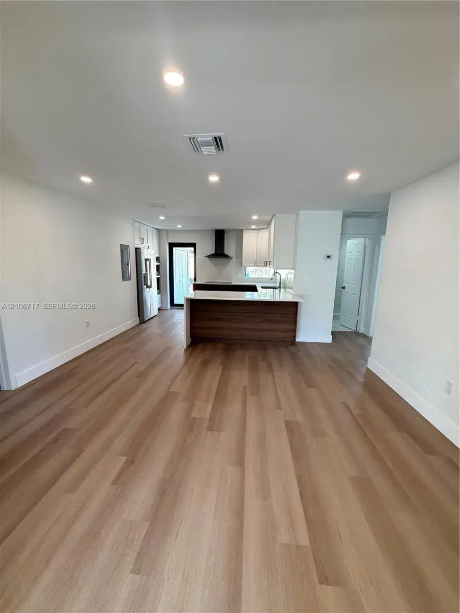 6811 Thomas St, Hollywood FL 33024