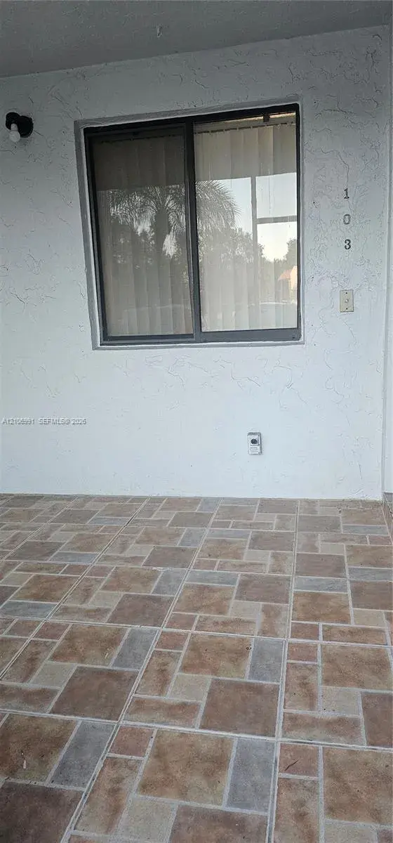 280 Racquet Club Rd # 103, Weston FL 33326
