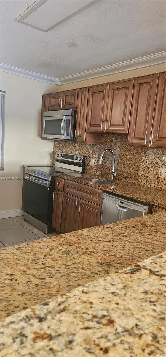280 Racquet Club Rd # 103, Weston FL 33326