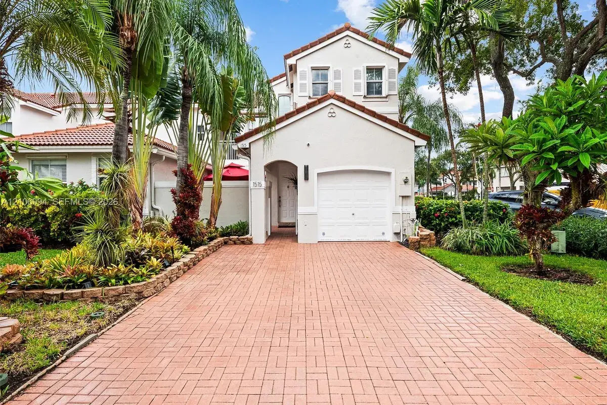 1515 Seagrape Way, Hollywood FL 33019