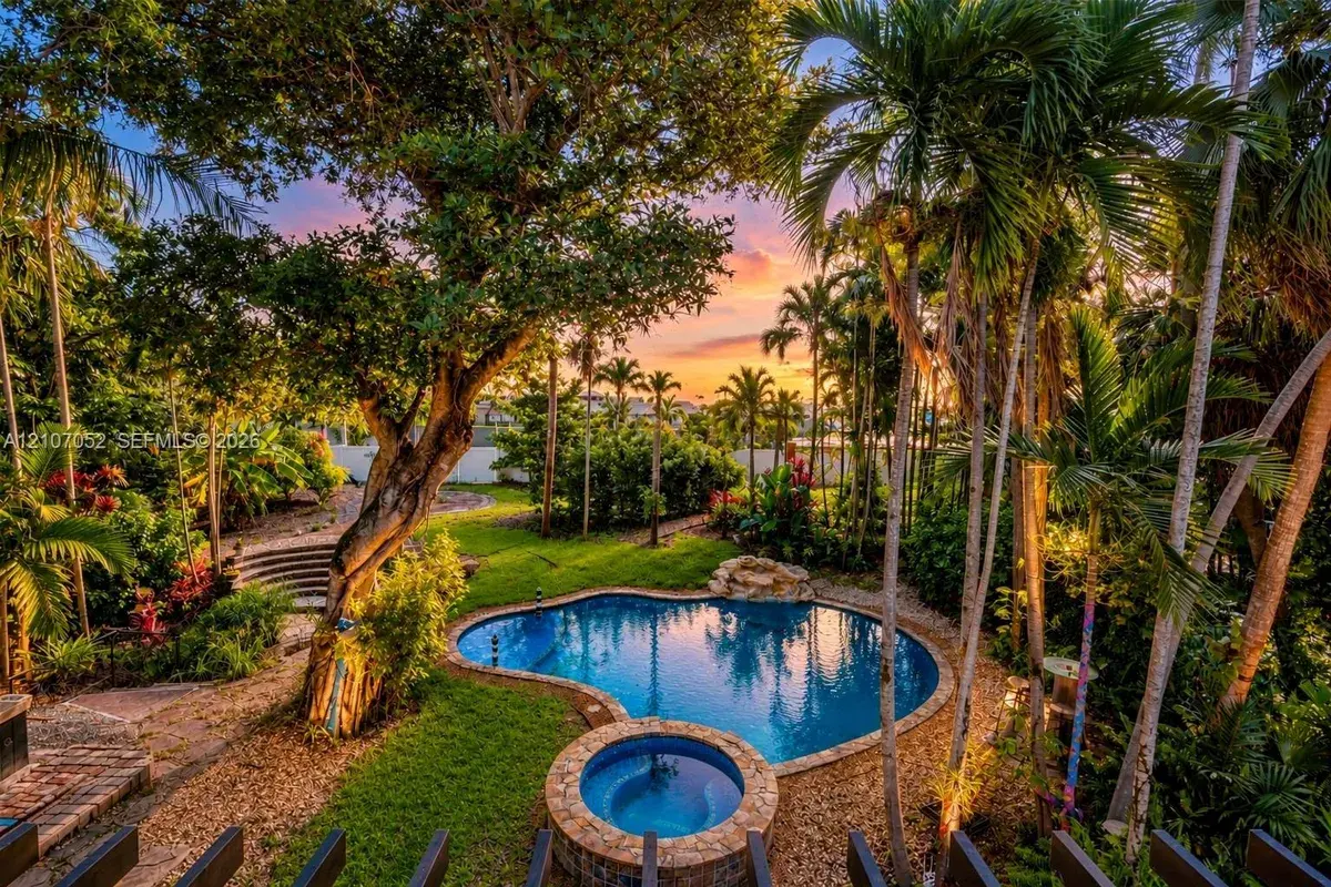 2200 Lazy Ln, Lazy Lake FL 33305